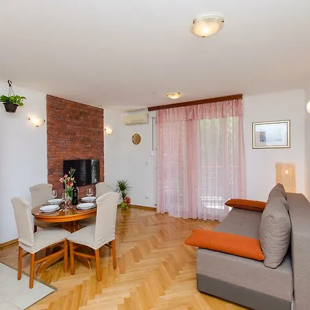 Apartment Lucija